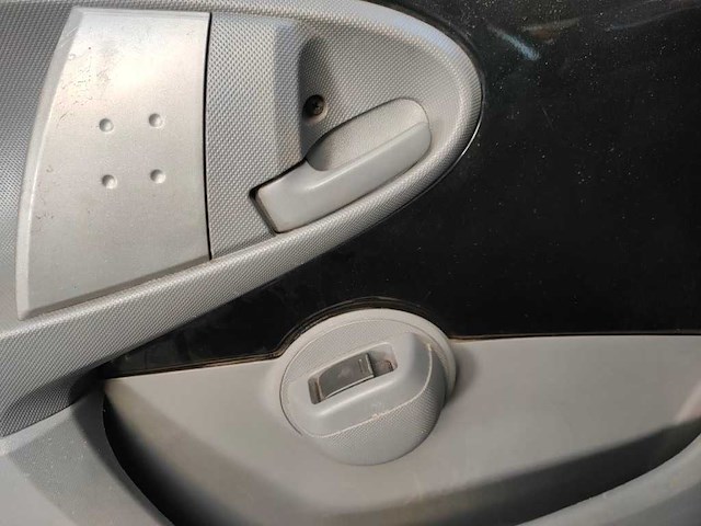 Peugeot - 2011 - 107 - 1.0-12v xs - 53-skh-4 - afbeelding 11 van  13