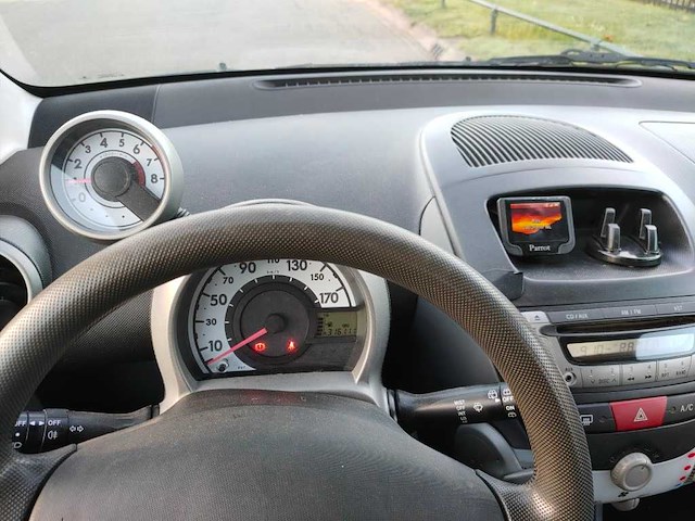 Peugeot - 2011 - 107 - 1.0-12v xs - 53-skh-4 - afbeelding 12 van  13