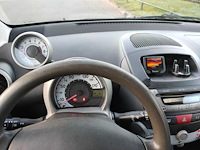 Peugeot - 2011 - 107 - 1.0-12v xs - 53-skh-4 - afbeelding 12 van  13