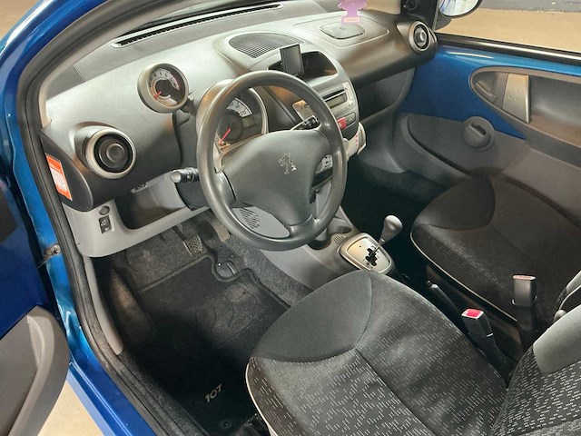 Peugeot - 2011 - 107 - 1.0-12v xs - personenauto - afbeelding 12 van  15