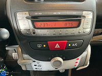 Peugeot - 2011 - 107 - 1.0-12v xs - personenauto - afbeelding 15 van  15