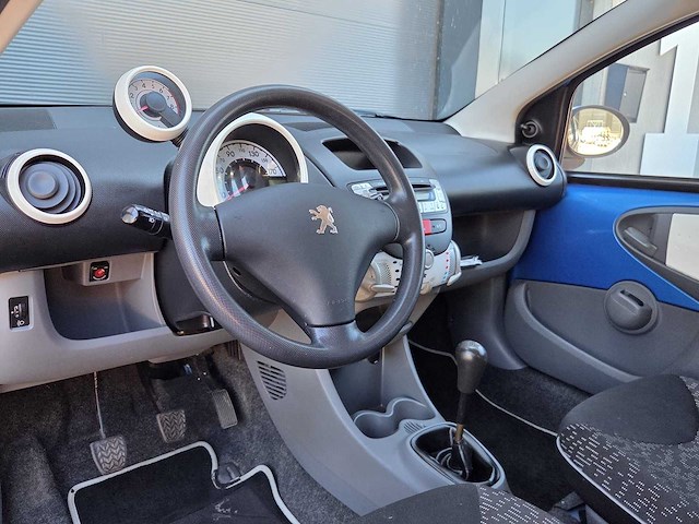 Peugeot - 2011 - 107 - 1.0 access accent - l-453-lg - afbeelding 2 van  22
