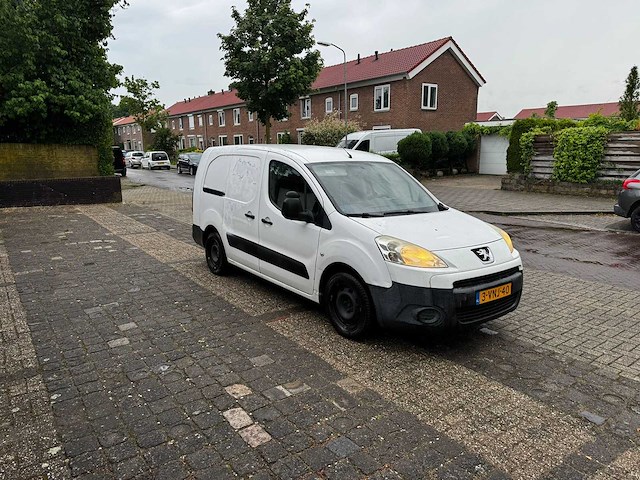 Peugeot - 2011 - partner - 122 1.6 hdi l2xt pr+ - personenauto - afbeelding 4 van  6