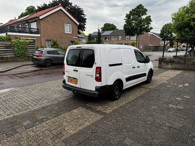 Peugeot - 2011 - partner - 122 1.6 hdi l2xt pr+ - personenauto - afbeelding 4 van  7