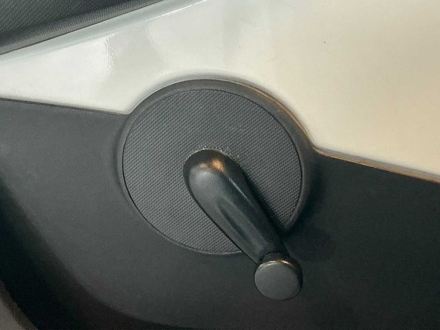 Peugeot - 2012 - 107 - 1.0 access accent - personenauto - afbeelding 2 van  12