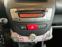 Peugeot - 2012 - 107 - 1.0 access accent - personenauto - afbeelding 12 van  12