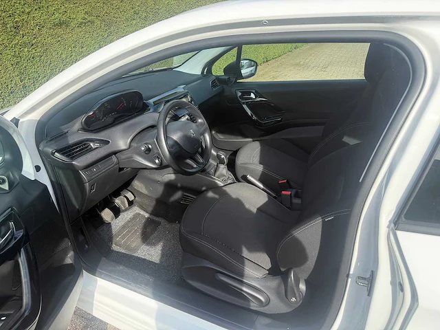 Peugeot - 2013 - 208 - 1.0 vti access - personenauto - afbeelding 2 van  13