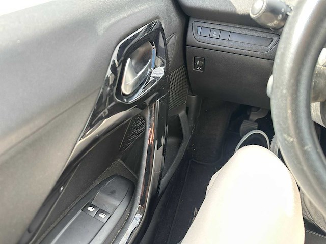 Peugeot - 2013 - 208 - 1.0 vti access - personenauto - afbeelding 10 van  20