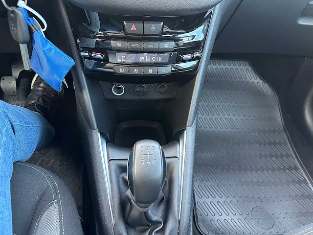 Peugeot - 2013 - 208 - 1.2 vti envy - personenauto - afbeelding 9 van  18