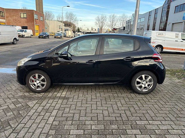 Peugeot - 2013 - 208 - 1.2 vti envy - personenauto - afbeelding 11 van  18