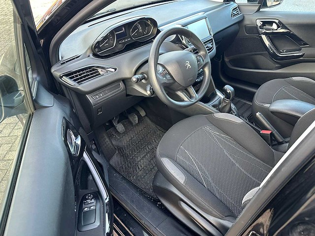 Peugeot - 2013 - 208 - 1.2 vti envy - personenauto - afbeelding 3 van  18