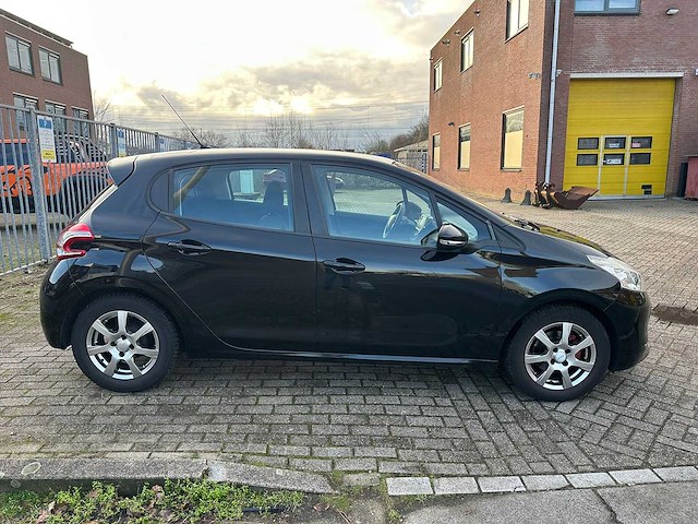 Peugeot - 2013 - 208 - 1.2 vti envy - personenauto - afbeelding 15 van  18
