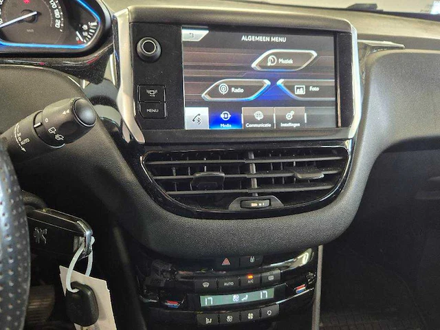 Peugeot - 2013 - 208 - 1.6 thp xy - personenauto - afbeelding 2 van  18