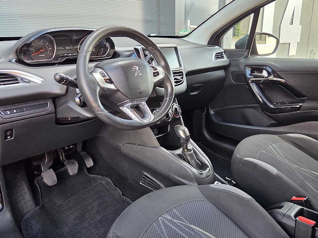 Peugeot - 2014 - 208 - 1.2 vti access - gn-056-t - personenauto - afbeelding 2 van  18