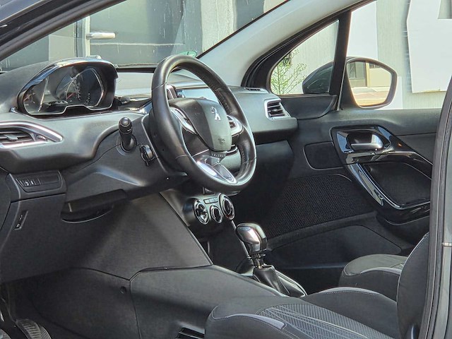 Peugeot - 2014 - 208 - 1.2 vti access - gn-056-t - personenauto - afbeelding 12 van  18