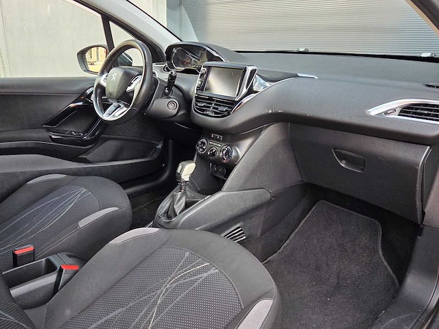 Peugeot - 2014 - 208 - 1.2 vti access - gn-056-t - personenauto - afbeelding 11 van  19