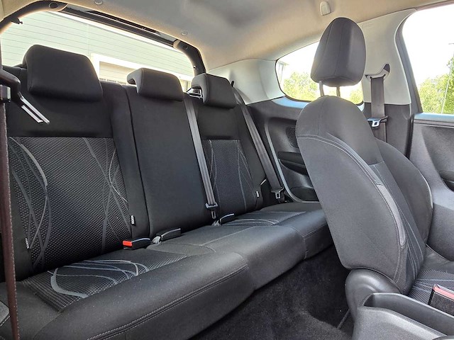 Peugeot - 2014 - 208 - 1.2 vti access - gn-056-t - personenauto - afbeelding 12 van  19