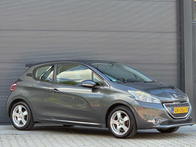 Peugeot - 2014 - 208 - 1.2 vti access - gn-056-t - personenauto - afbeelding 13 van  19