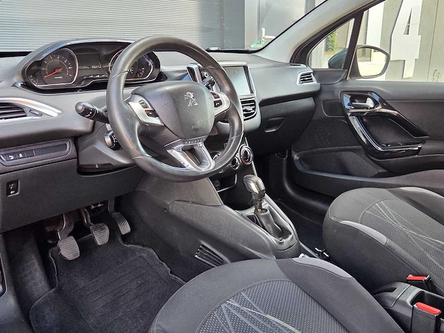Peugeot - 2014 - 208 - 1.2 vti access - gn-056-t - personenauto - afbeelding 2 van  25