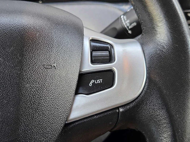 Peugeot - 2014 - 208 - 1.2 vti access - gn-056-t - personenauto - afbeelding 6 van  25