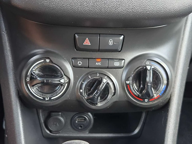 Peugeot - 2014 - 208 - 1.2 vti access - gn-056-t - personenauto - afbeelding 14 van  25
