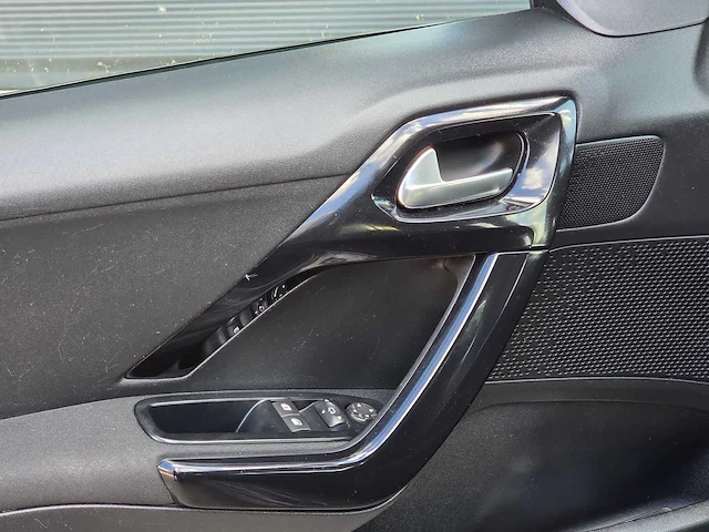 Peugeot - 2014 - 208 - 1.2 vti access - gn-056-t - personenauto - afbeelding 16 van  25