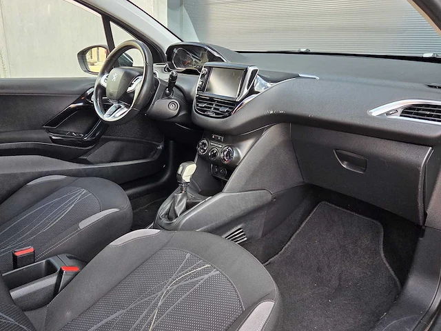 Peugeot - 2014 - 208 - 1.2 vti access - gn-056-t - personenauto - afbeelding 17 van  25