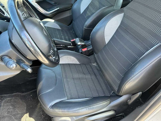 Peugeot - 2015 - 2008 - 1.2 vti all. pack pr - jhr-41-b - afbeelding 4 van  19