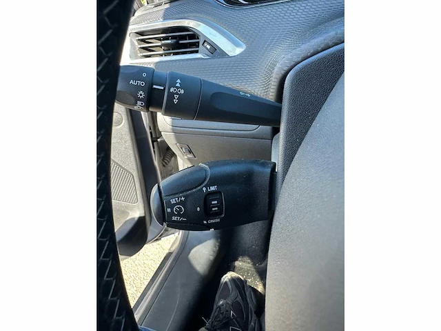 Peugeot - 2015 - 2008 - 1.2 vti all. pack pr - jhr-41-b - afbeelding 16 van  19