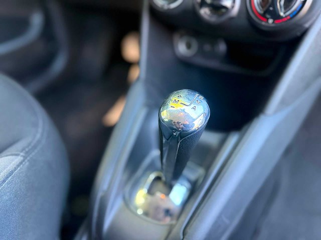 Peugeot - 2015 - 208 - 1.2 e-vti active - personenauto - 8-zfp-24 - afbeelding 2 van  13