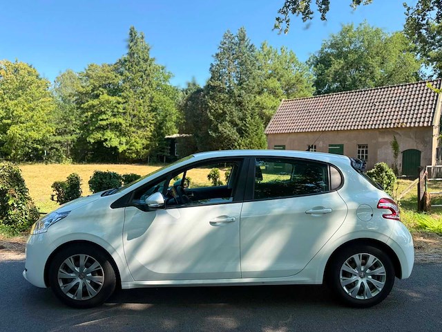 Peugeot - 2015 - 208 - 1.2 e-vti active - personenauto - 8-zfp-24 - afbeelding 6 van  13