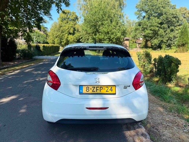 Peugeot - 2015 - 208 - 1.2 e-vti active - personenauto - 8-zfp-24 - afbeelding 7 van  13