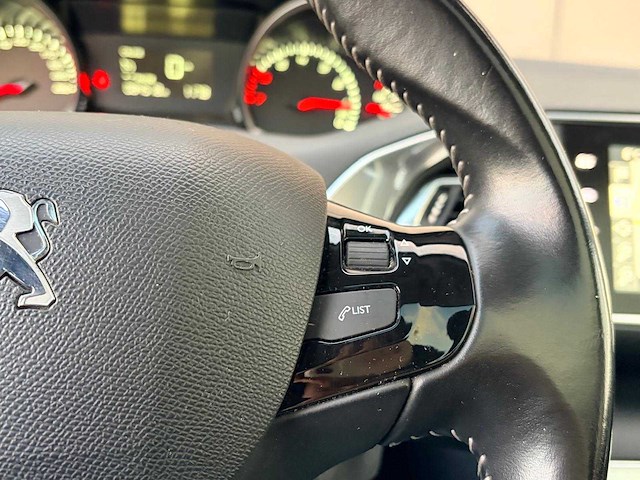 Peugeot - 2015 - 308 - 1.2 puretech allure - xn-415-n - afbeelding 4 van  19