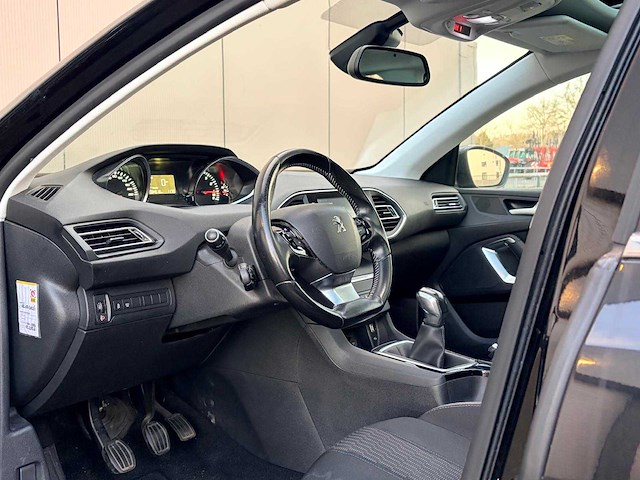 Peugeot - 2015 - 308 - 1.2 puretech allure - xn-415-n - afbeelding 19 van  19