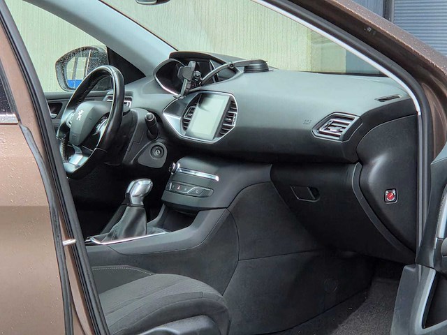Peugeot - 2015 - 308 sw - 1.2 puret.blue l. ex - gz-097-k - afbeelding 17 van  27