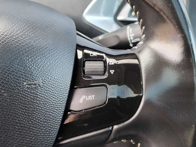Peugeot - 2015 - 308 sw - 1.2 puret.blue l. ex - hf-330-l - afbeelding 6 van  28