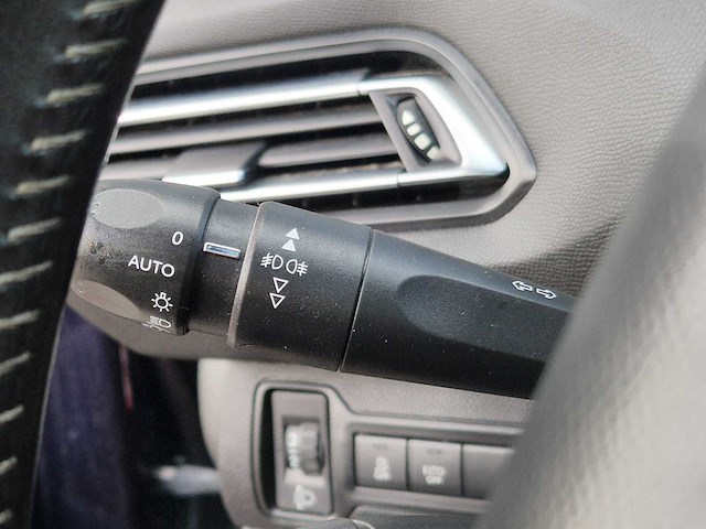 Peugeot - 2015 - 308 sw - 1.2 puret.blue l. ex - hf-330-l - afbeelding 7 van  28