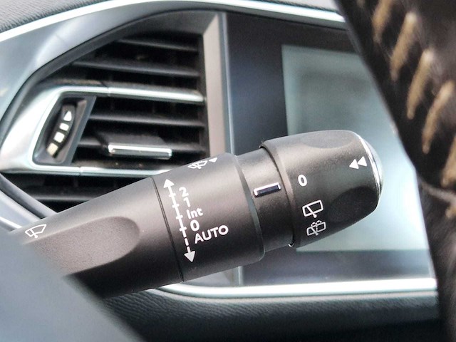 Peugeot - 2015 - 308 sw - 1.2 puret.blue l. ex - hf-330-l - afbeelding 8 van  28