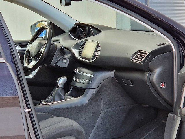Peugeot - 2015 - 308 sw - 1.2 puret.blue l. ex - hf-330-l - afbeelding 18 van  28
