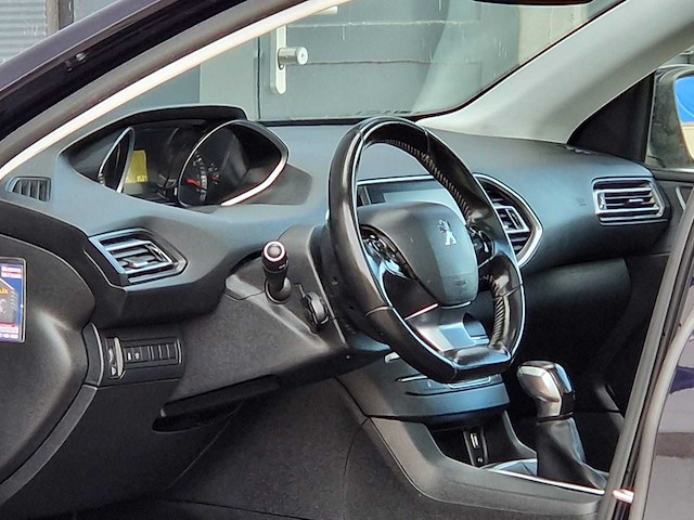 Peugeot - 2015 - 308 sw - 1.2 puret.blue l. ex - hf-330-l - afbeelding 28 van  28