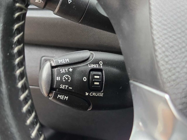 Peugeot - 2015 - 308 sw - 1.2 puret.blue l. pr - gj-594-v - personenauto - afbeelding 13 van  36