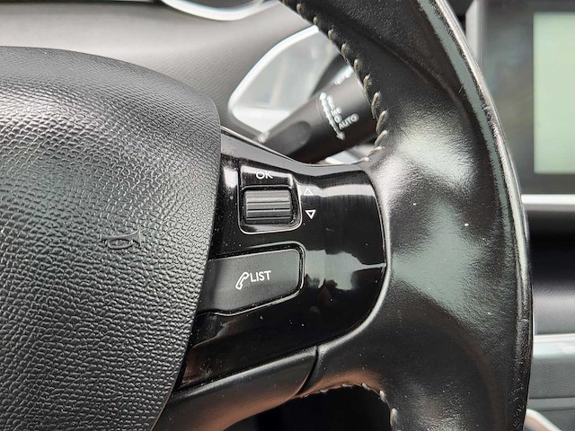 Peugeot - 2015 - 308 sw - 1.2 puret.blue l. pr - gj-594-v - personenauto - afbeelding 16 van  36