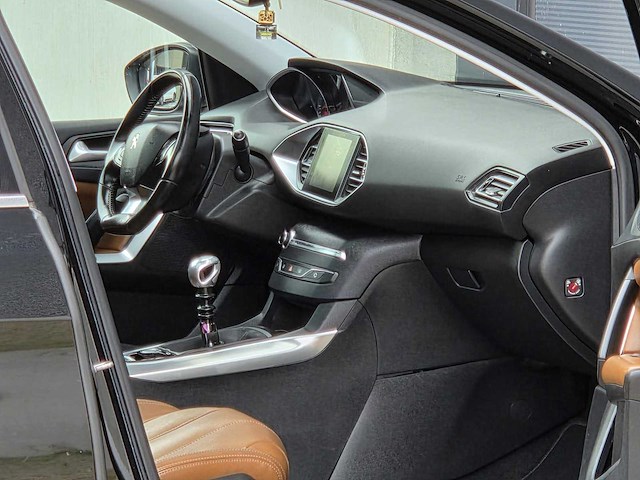 Peugeot - 2015 - 308 sw - 1.2 puret.blue l. pr - gj-594-v - personenauto - afbeelding 26 van  36