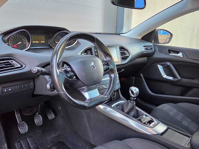 Peugeot - 2015 - 308 sw - 1.2 puret.blue l. pr - gp-282-p - afbeelding 3 van  28