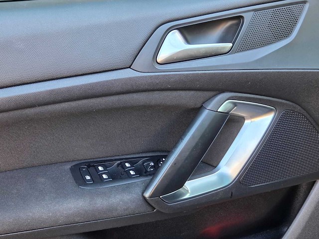 Peugeot - 2015 - 308 sw - 1.2 puret.blue l. pr - gp-282-p - afbeelding 15 van  28