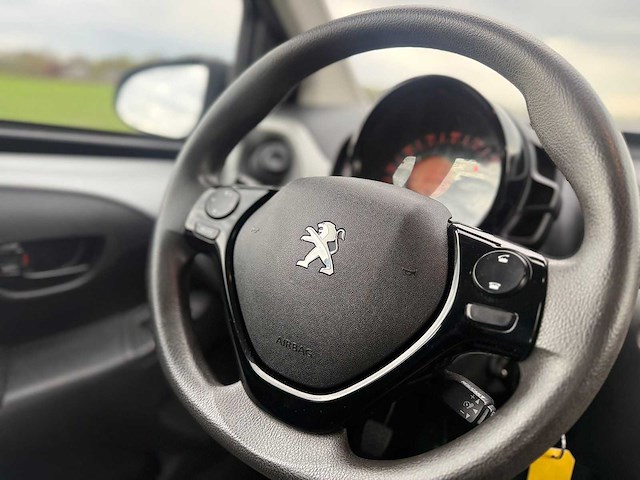Peugeot - 2016 - 108 - 1.2 puretech active - x-202-gt - afbeelding 2 van  11