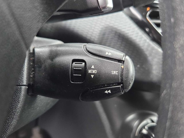 Peugeot - 2016 - 2008 - 1.2 puretech access - afbeelding 9 van  26