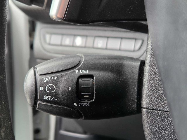 Peugeot - 2016 - 2008 - 1.2 puretech access - afbeelding 4 van  11