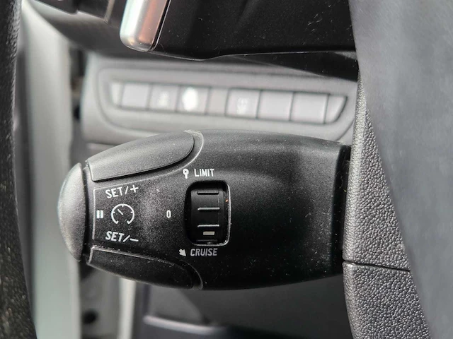 Peugeot - 2016 - 2008 - 1.2 puretech access - afbeelding 8 van  26