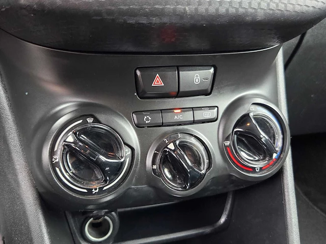 Peugeot - 2016 - 2008 - 1.2 puretech access - afbeelding 13 van  26